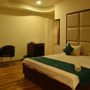 Hotel Red Velvet Suites Delhi Airport 3* New Delhi